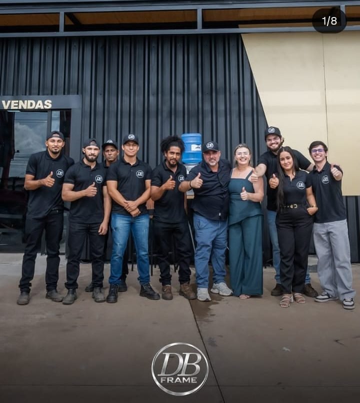 Equipe DBFrame na inauguração da loja