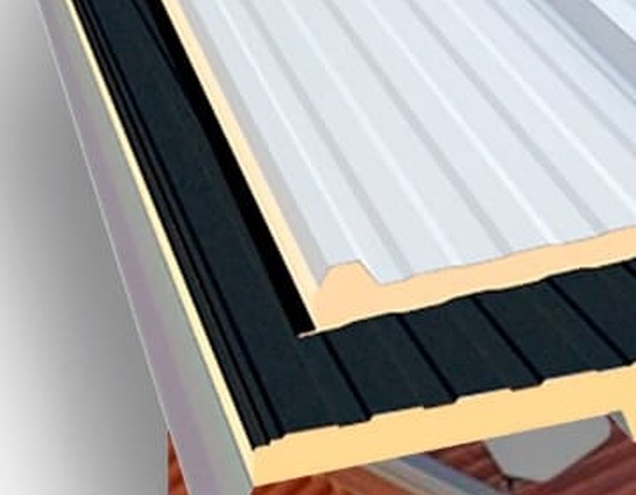Telha sanduíche com capa trapezoidal, miolo de EPS e forro